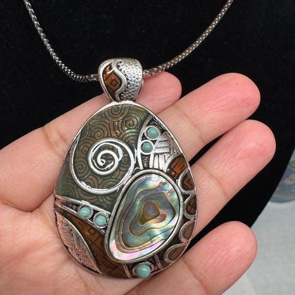 Stunning Abalone pedant necklace - Picture 14 of 16